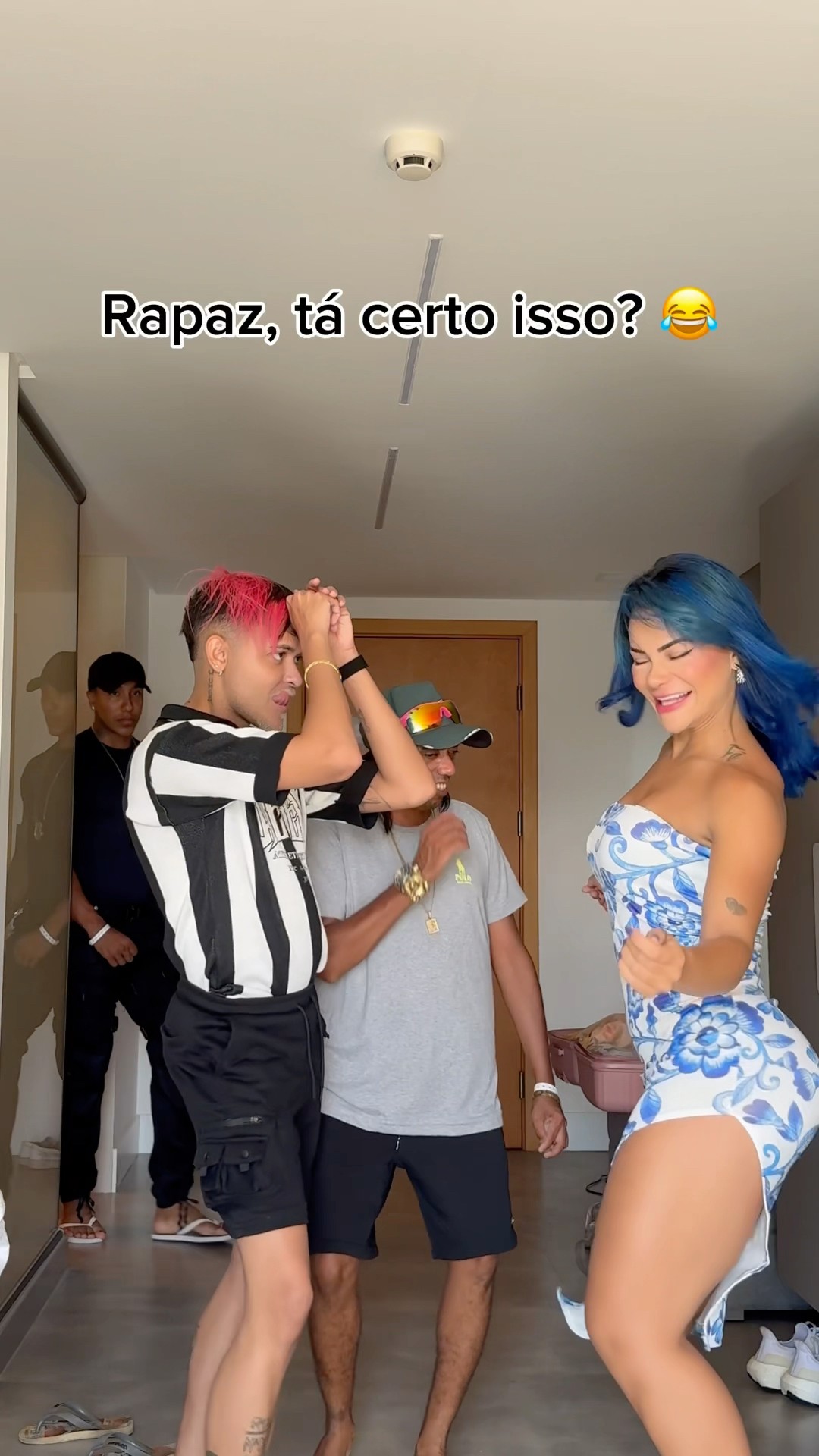 Calma, tá tranquilo Cremosinho e Grilinho! Vocês não acham? ? @apollosant ?✨#casal #humor #meme